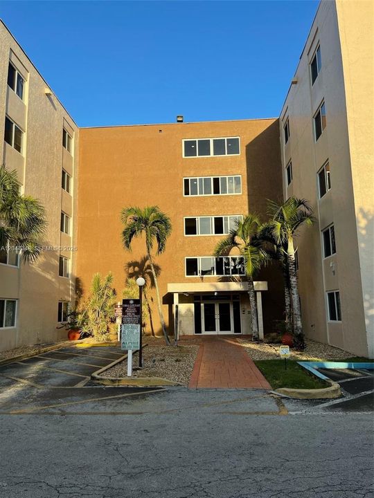 For Rent: $1,600 (1 beds, 1 baths, 429 Square Feet)