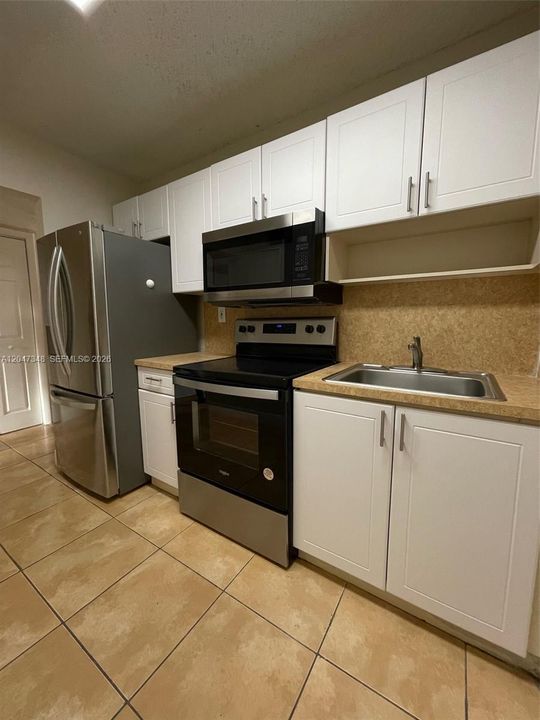 For Rent: $1,600 (1 beds, 1 baths, 429 Square Feet)