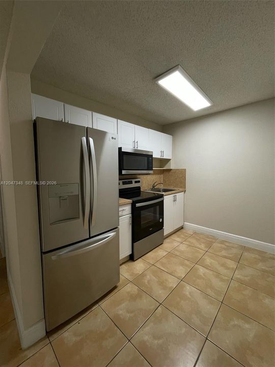 For Rent: $1,600 (1 beds, 1 baths, 429 Square Feet)