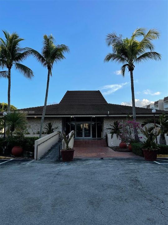 For Rent: $1,600 (1 beds, 1 baths, 429 Square Feet)