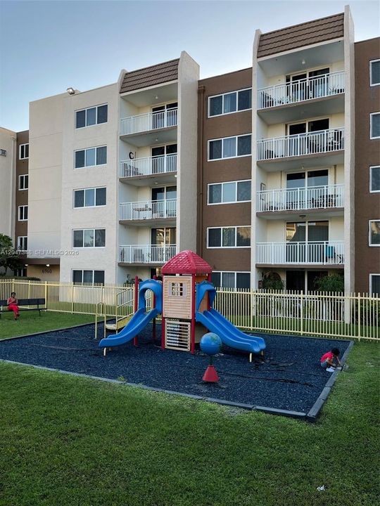 For Rent: $1,600 (1 beds, 1 baths, 429 Square Feet)