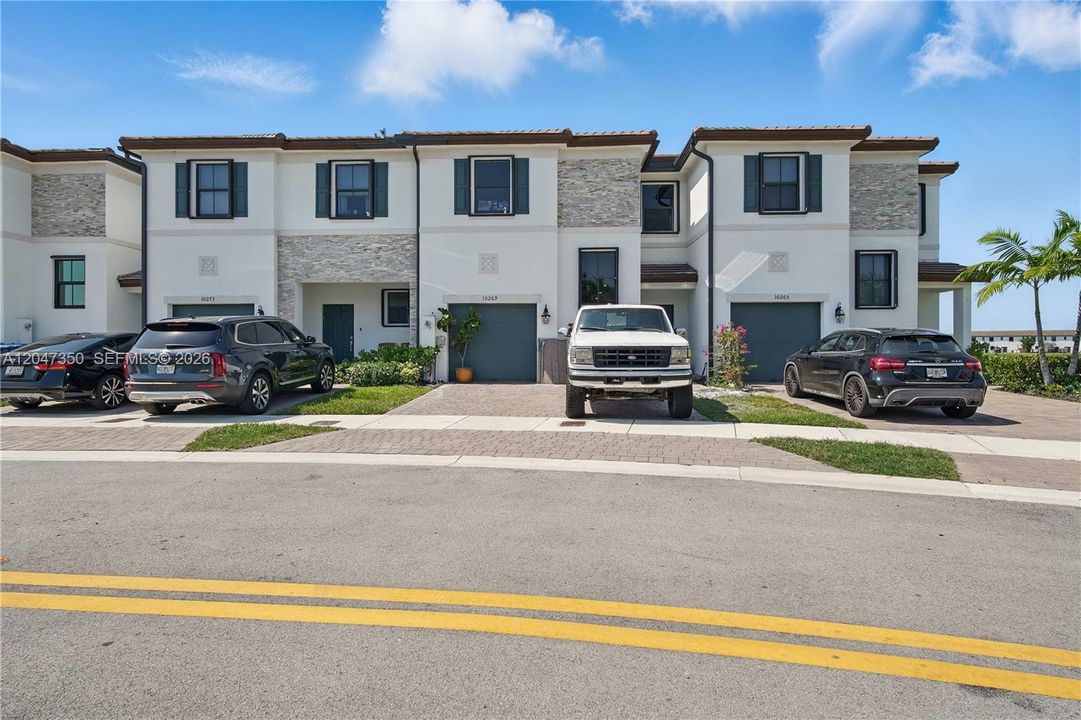 For Rent: $3,500 (3 beds, 2 baths, 1544 Square Feet)