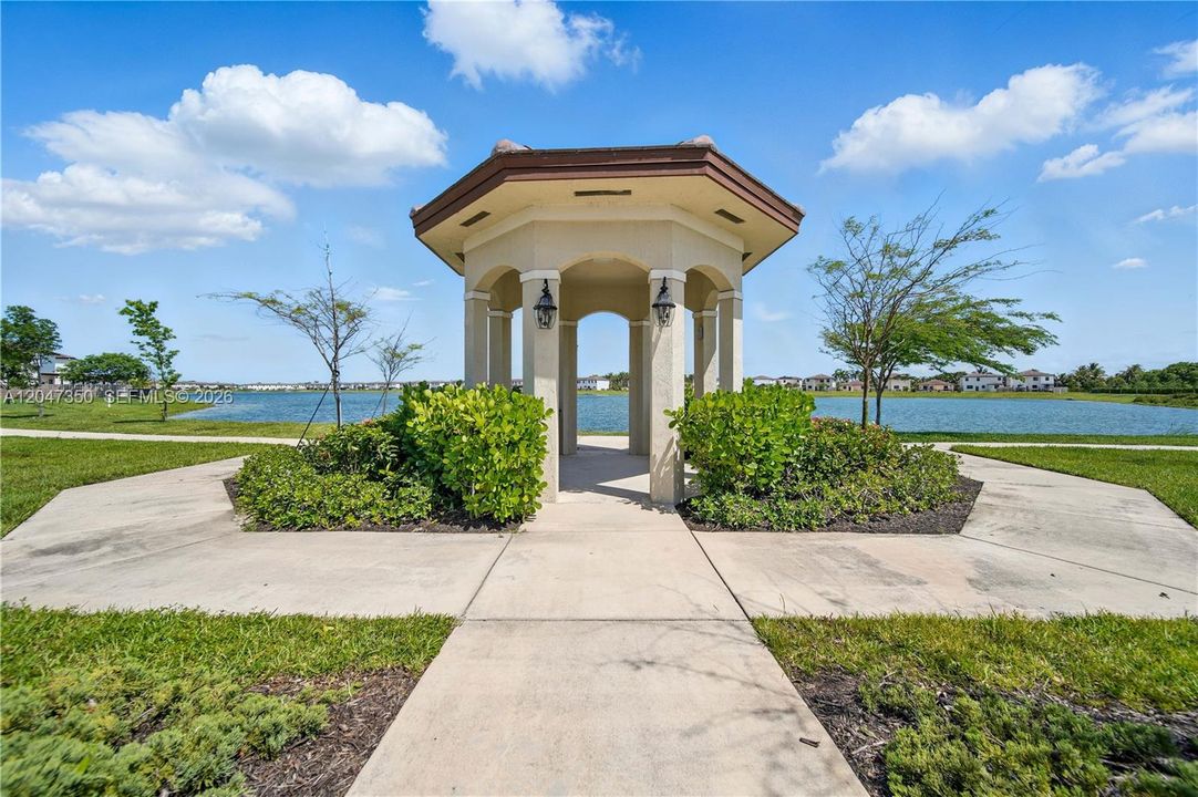 For Rent: $3,500 (3 beds, 2 baths, 1544 Square Feet)