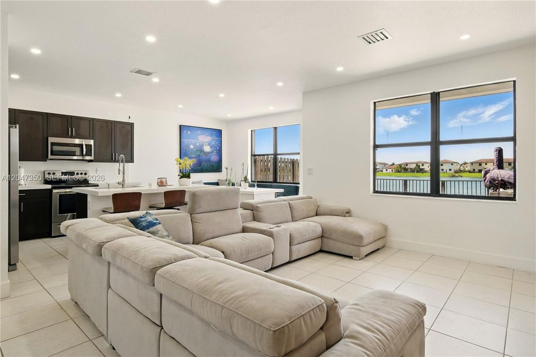 For Rent: $3,500 (3 beds, 2 baths, 1544 Square Feet)