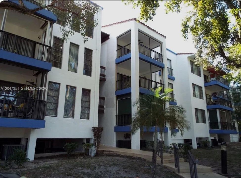 Под контрактом: $1,950 (2 спален, 2 ванн, 1005 Квадратных фут)