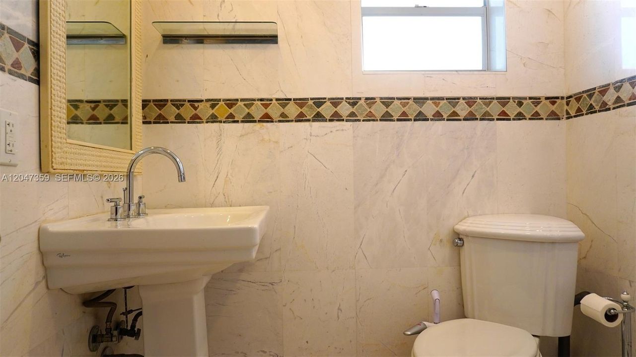 For Rent: $1,650 (1 beds, 1 baths, 847 Square Feet)