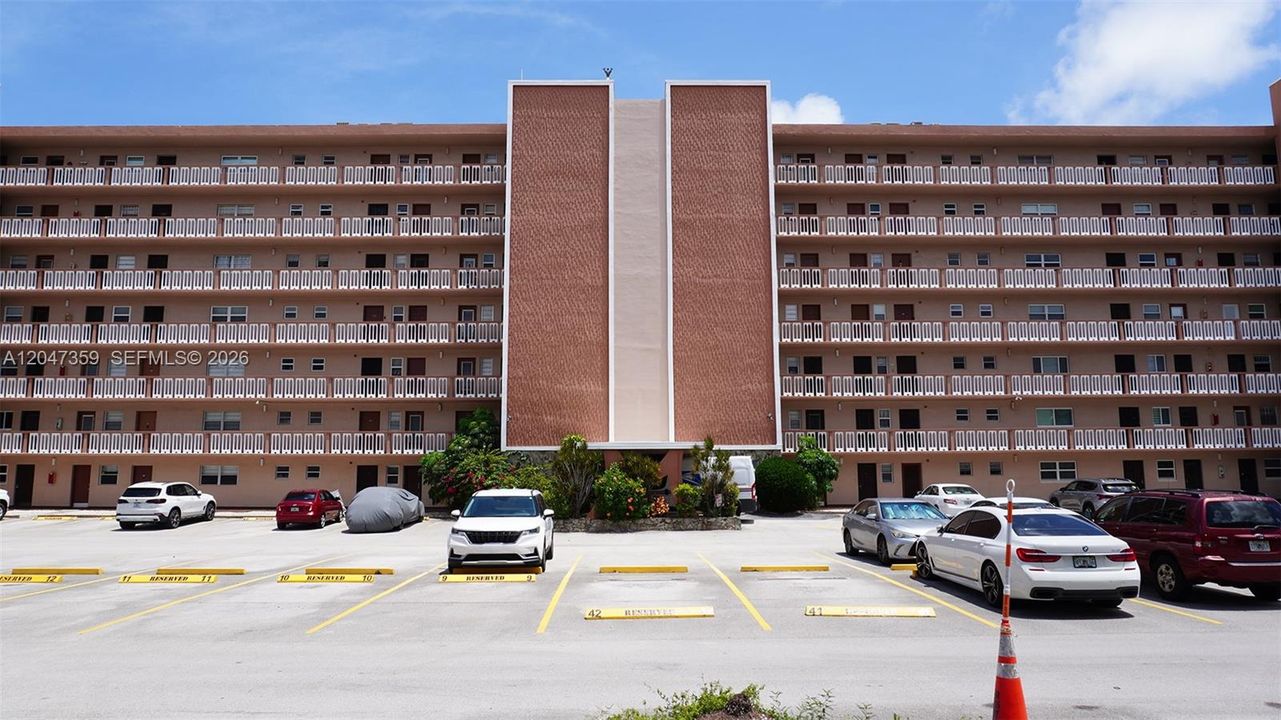 For Rent: $1,650 (1 beds, 1 baths, 847 Square Feet)