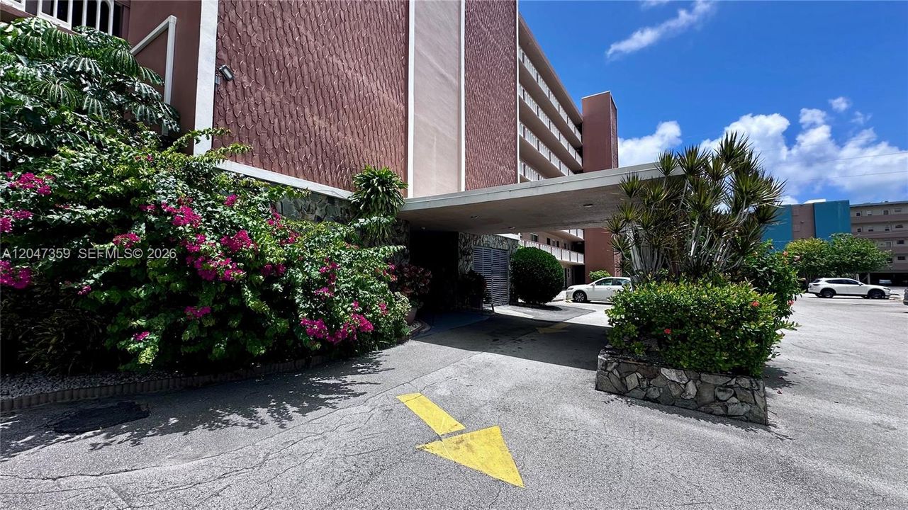 For Rent: $1,650 (1 beds, 1 baths, 847 Square Feet)