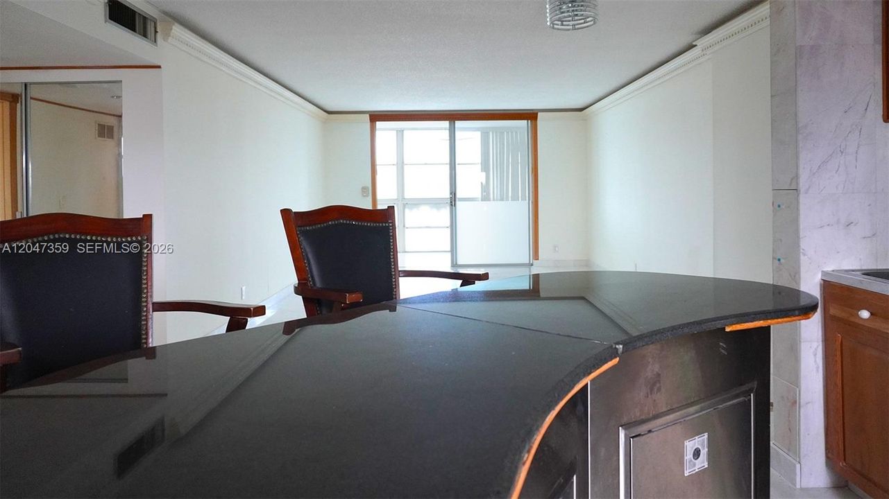 For Rent: $1,650 (1 beds, 1 baths, 847 Square Feet)