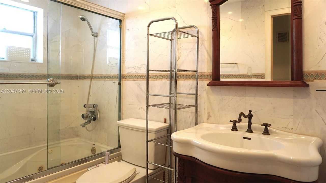 For Rent: $1,650 (1 beds, 1 baths, 847 Square Feet)