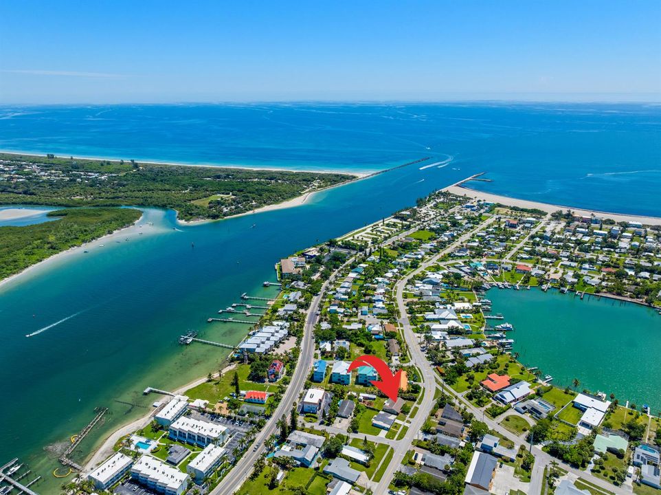 2 min drive to beach & inlet