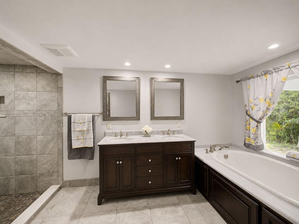 Primary Owners Bath