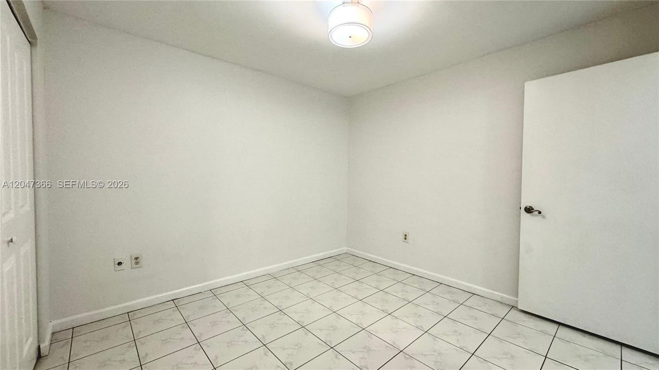 For Rent: $2,300 (2 beds, 2 baths, 887 Square Feet)