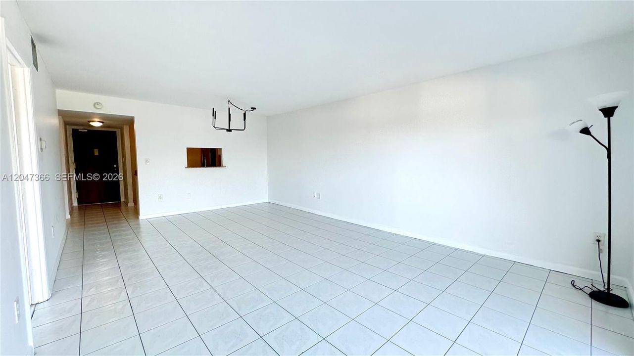 For Rent: $2,300 (2 beds, 2 baths, 887 Square Feet)