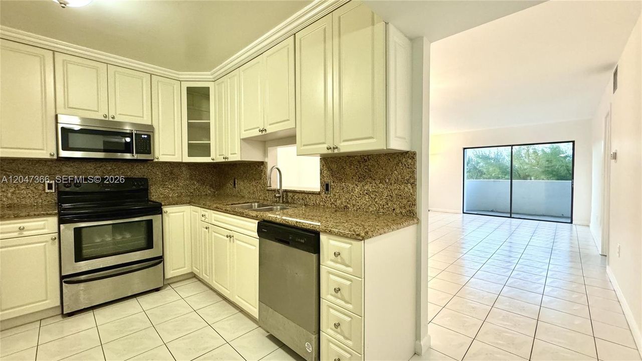 For Rent: $2,300 (2 beds, 2 baths, 887 Square Feet)