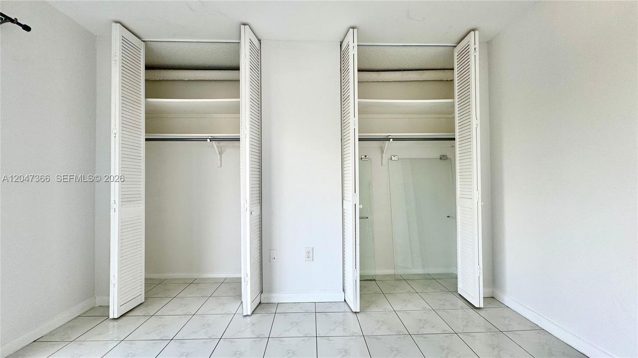For Rent: $2,300 (2 beds, 2 baths, 887 Square Feet)