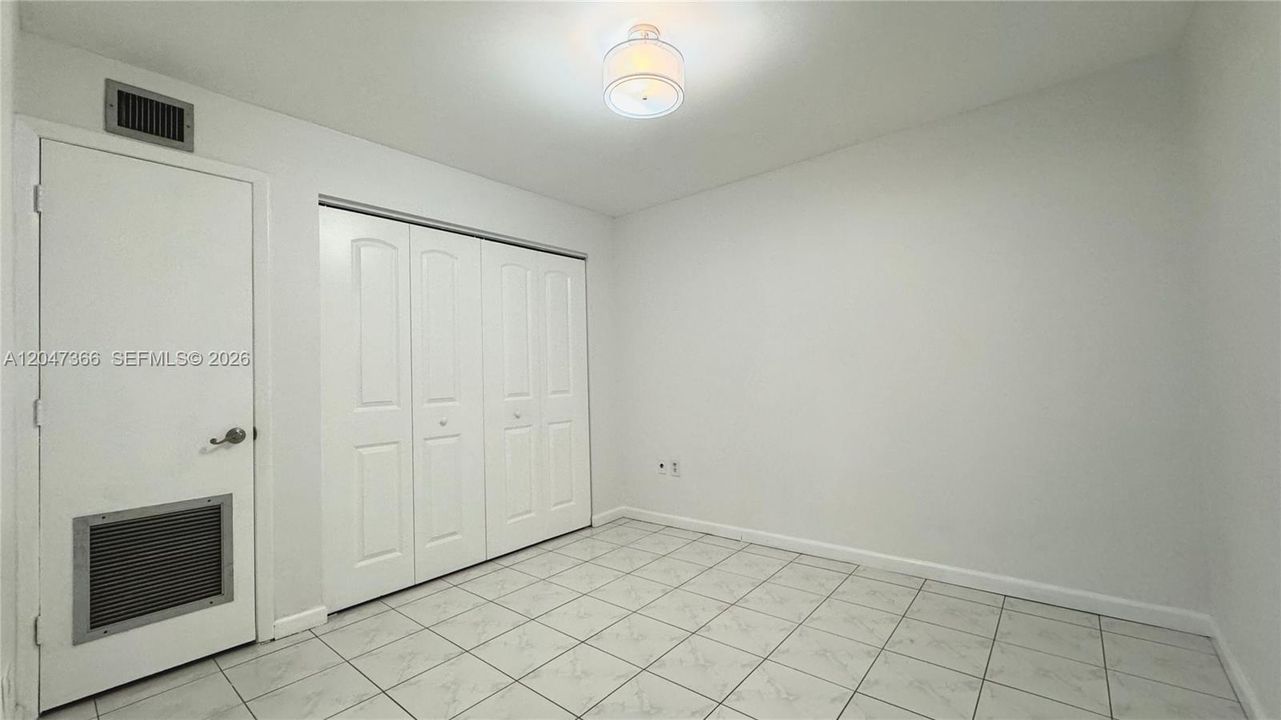 For Rent: $2,300 (2 beds, 2 baths, 887 Square Feet)