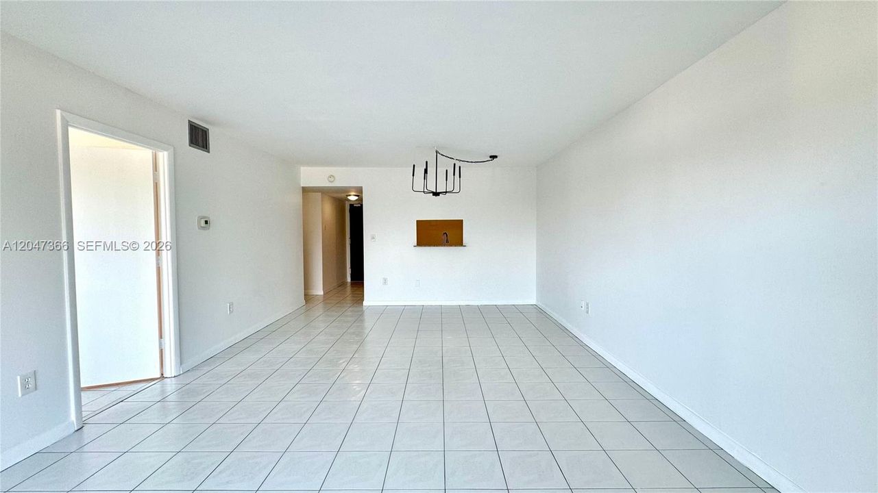 For Rent: $2,300 (2 beds, 2 baths, 887 Square Feet)