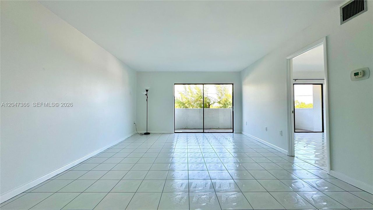 For Rent: $2,300 (2 beds, 2 baths, 887 Square Feet)