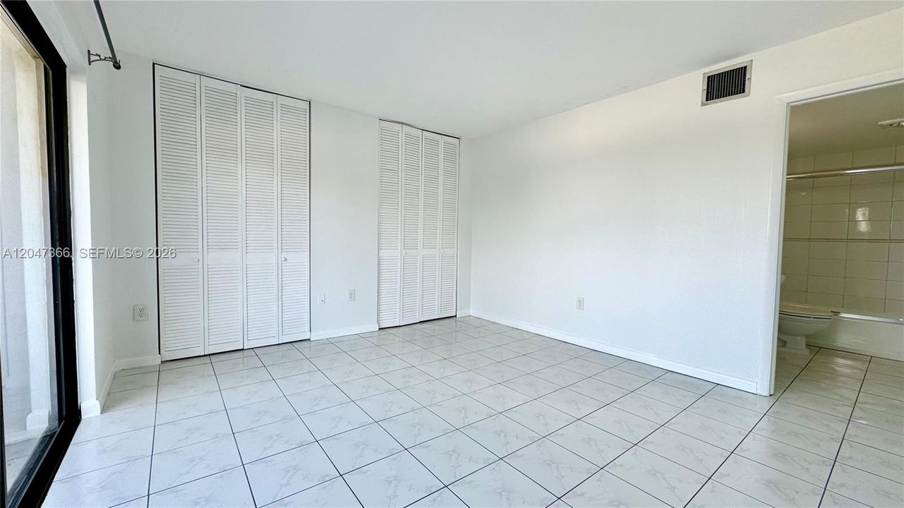 For Rent: $2,300 (2 beds, 2 baths, 887 Square Feet)