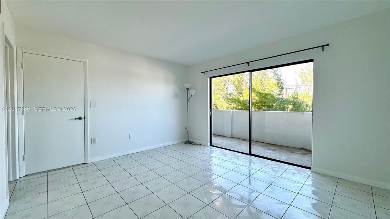 For Rent: $2,300 (2 beds, 2 baths, 887 Square Feet)