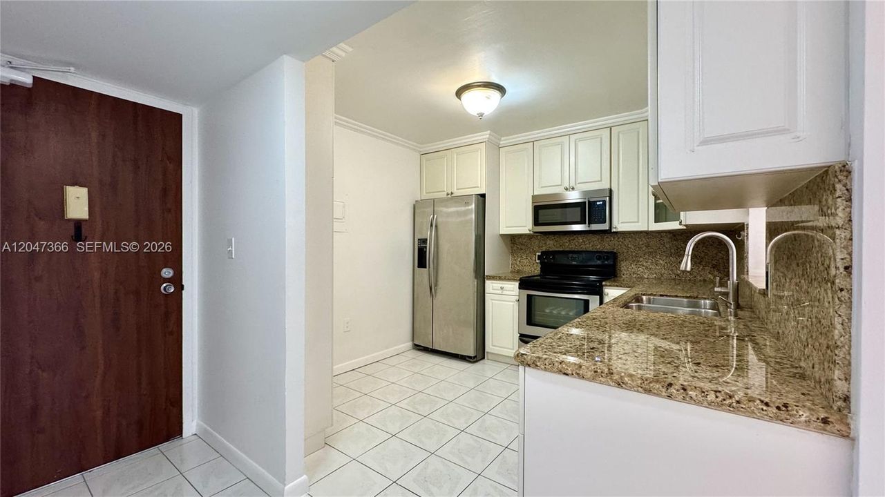 For Rent: $2,300 (2 beds, 2 baths, 887 Square Feet)