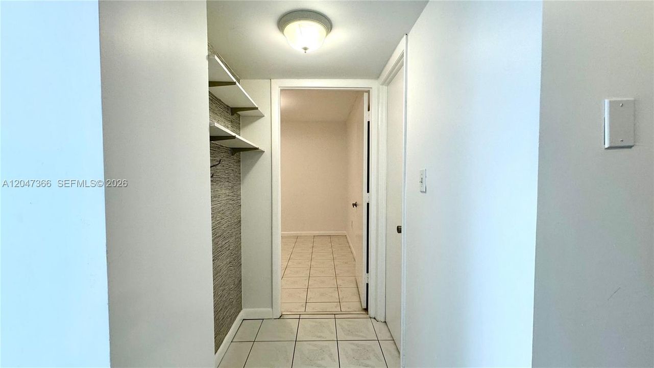 For Rent: $2,300 (2 beds, 2 baths, 887 Square Feet)