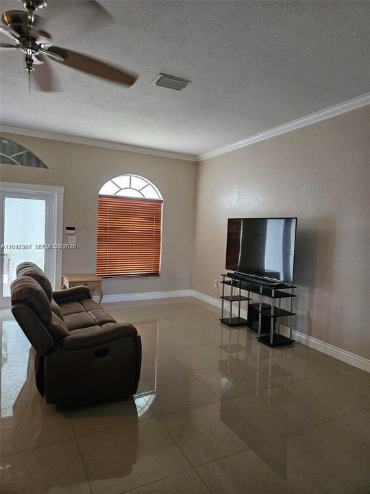 For Sale: $469,900 (3 beds, 2 baths, 1541 Square Feet)