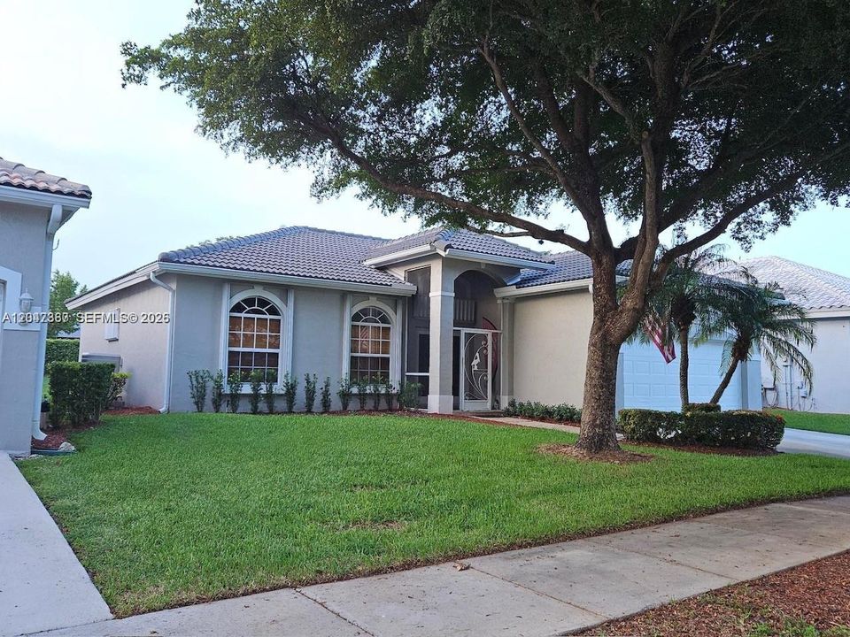 For Sale: $469,900 (3 beds, 2 baths, 1541 Square Feet)
