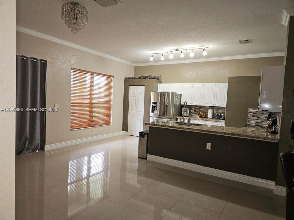 For Sale: $469,900 (3 beds, 2 baths, 1541 Square Feet)