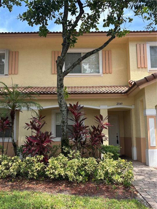 В аренду: $2,550 (2 спален, 2 ванн, 1037 Квадратных фут)