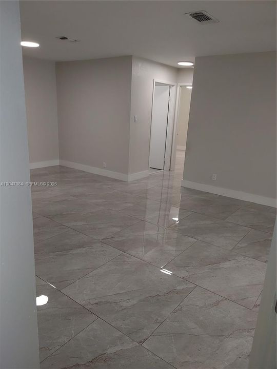 В аренду: $2,600 (3 спален, 2 ванн, 1305 Квадратных фут)