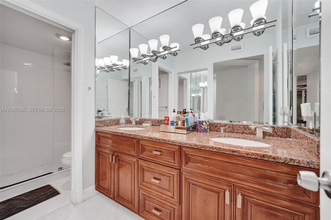 For Rent: $3,000 (2 beds, 2 baths, 1320 Square Feet)