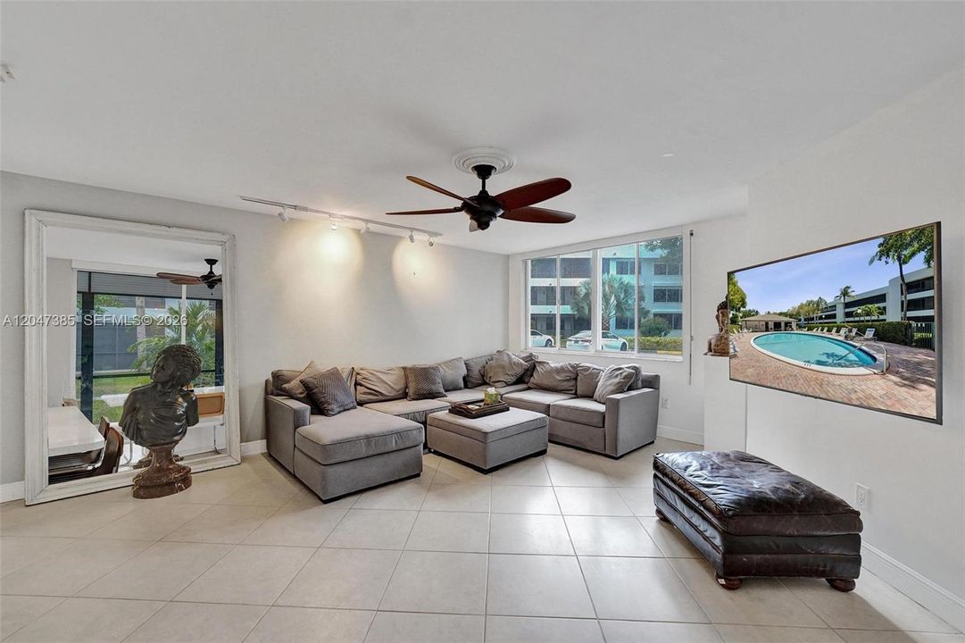 For Rent: $3,000 (2 beds, 2 baths, 1320 Square Feet)