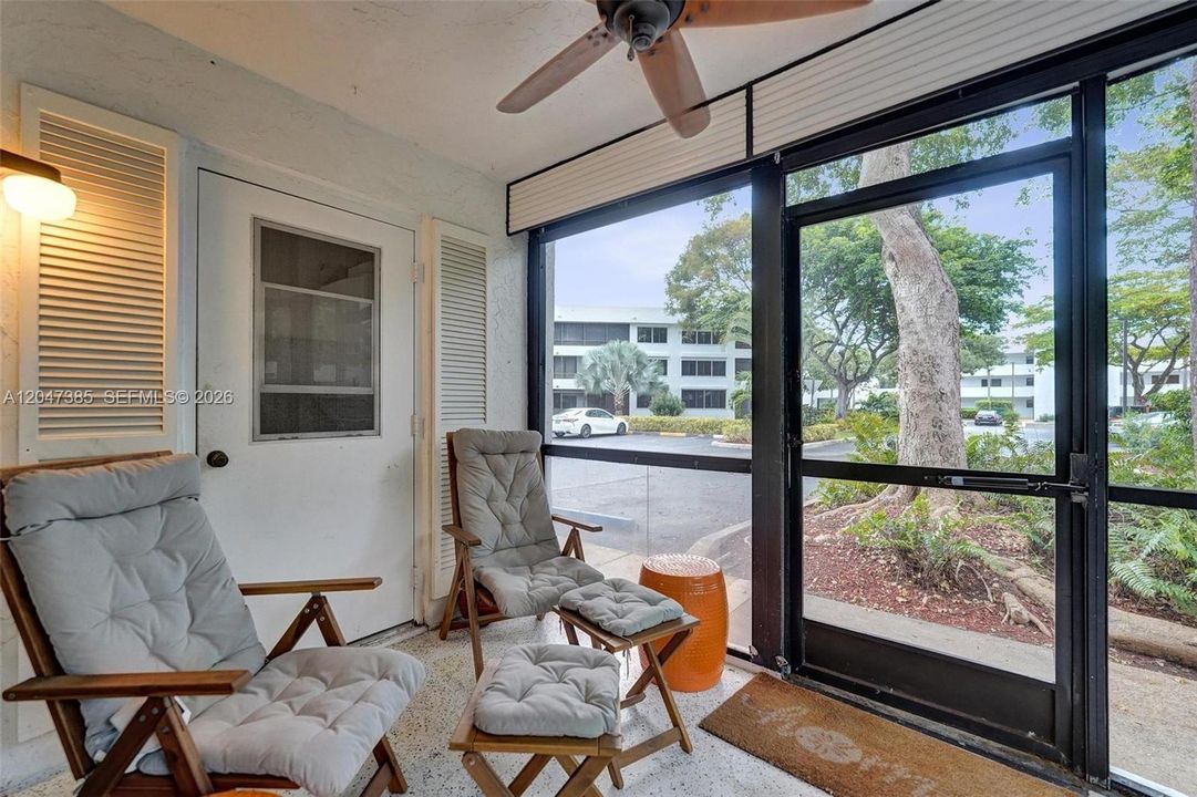 For Rent: $3,000 (2 beds, 2 baths, 1320 Square Feet)