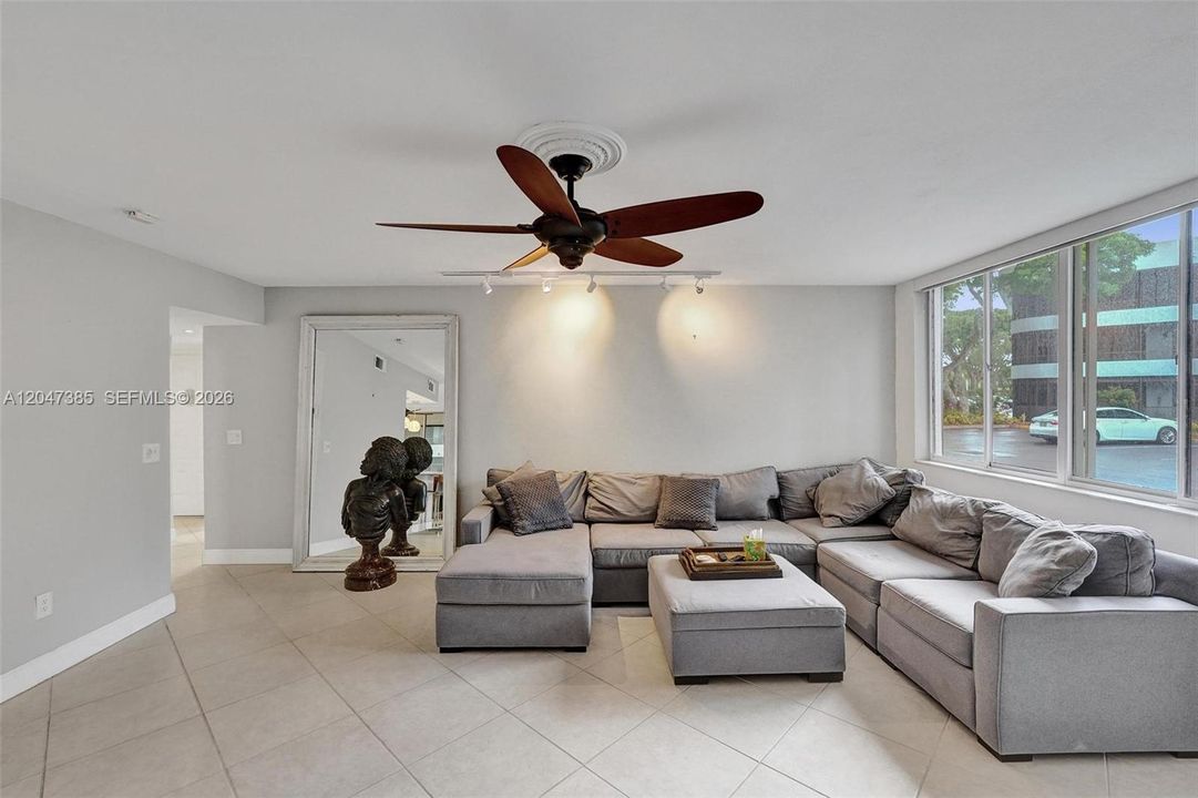 For Rent: $3,000 (2 beds, 2 baths, 1320 Square Feet)