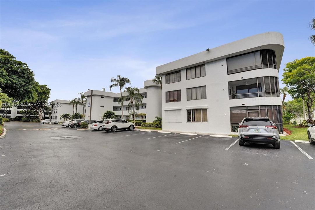 For Rent: $3,000 (2 beds, 2 baths, 1320 Square Feet)