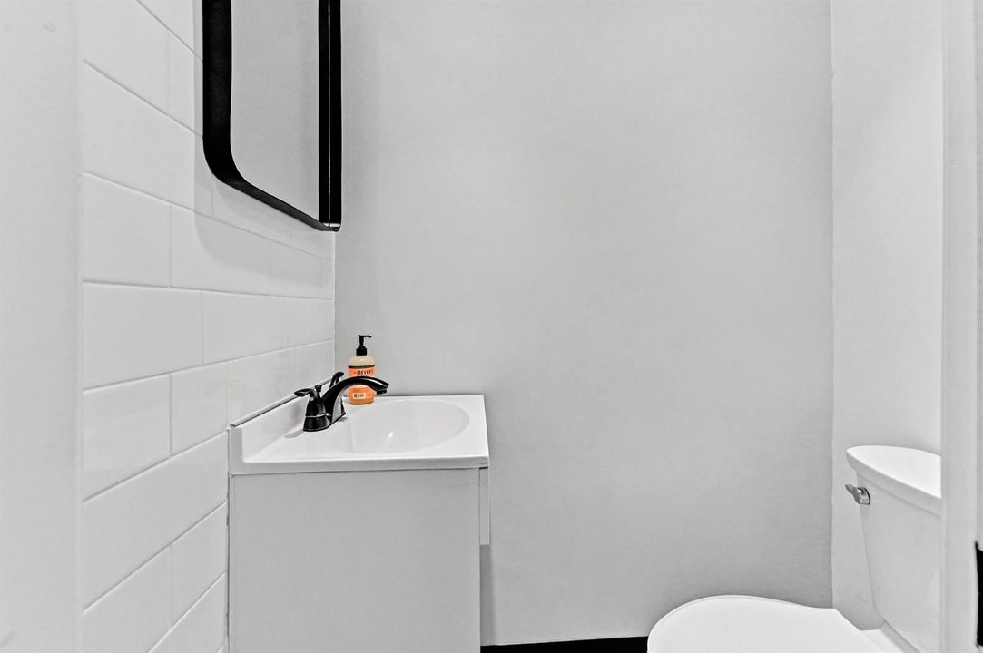 06 Bathroom 01