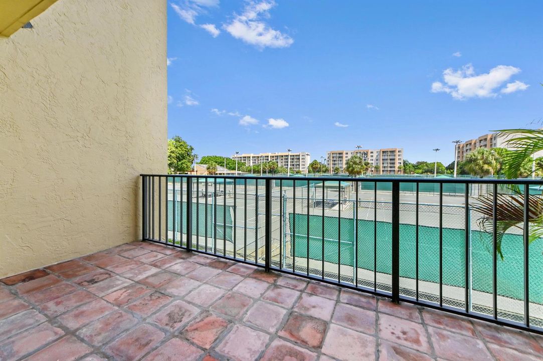 14 Balcony 01