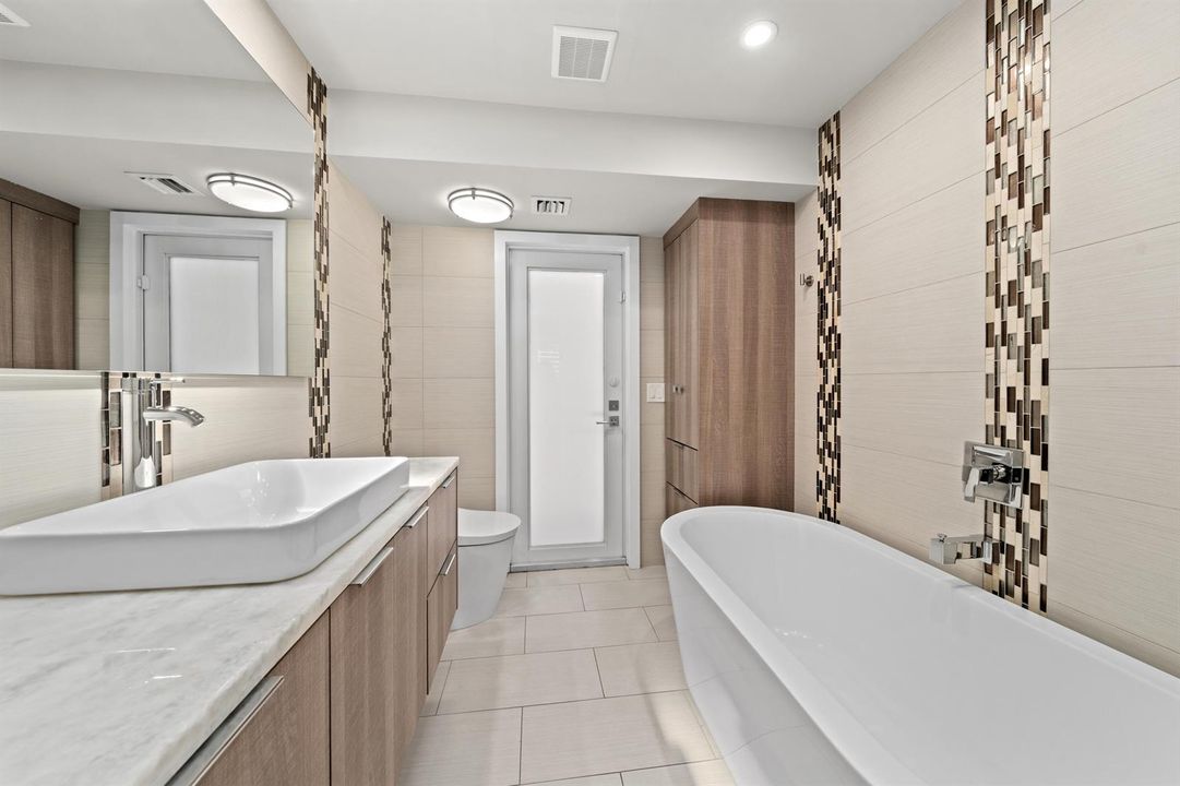 MASTER BATH HERS