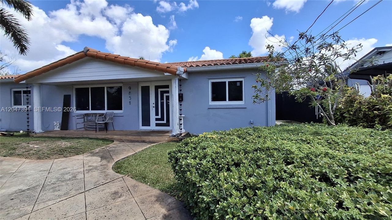 For Sale: $695,000 (3 beds, 3 baths, 2047 Square Feet)