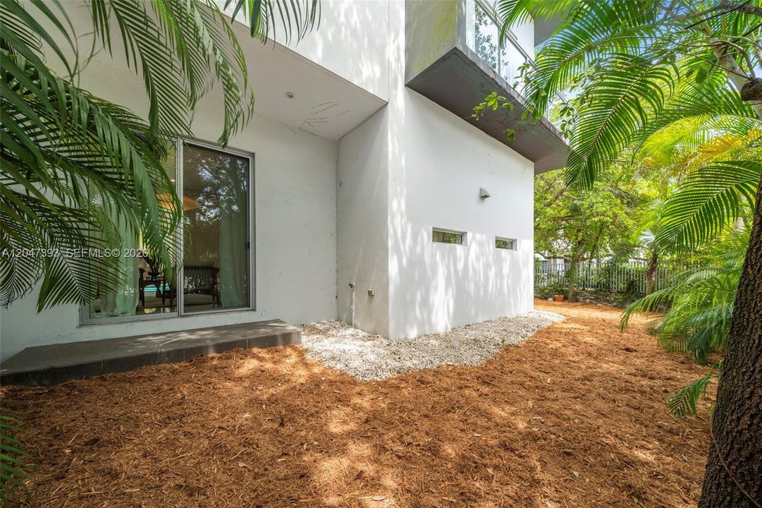 For Sale: $2,495,000 (3 beds, 4 baths, 2593 Square Feet)