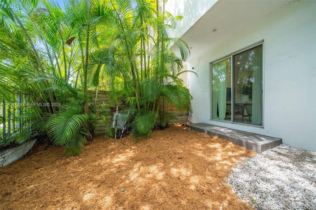For Sale: $2,495,000 (3 beds, 4 baths, 2593 Square Feet)