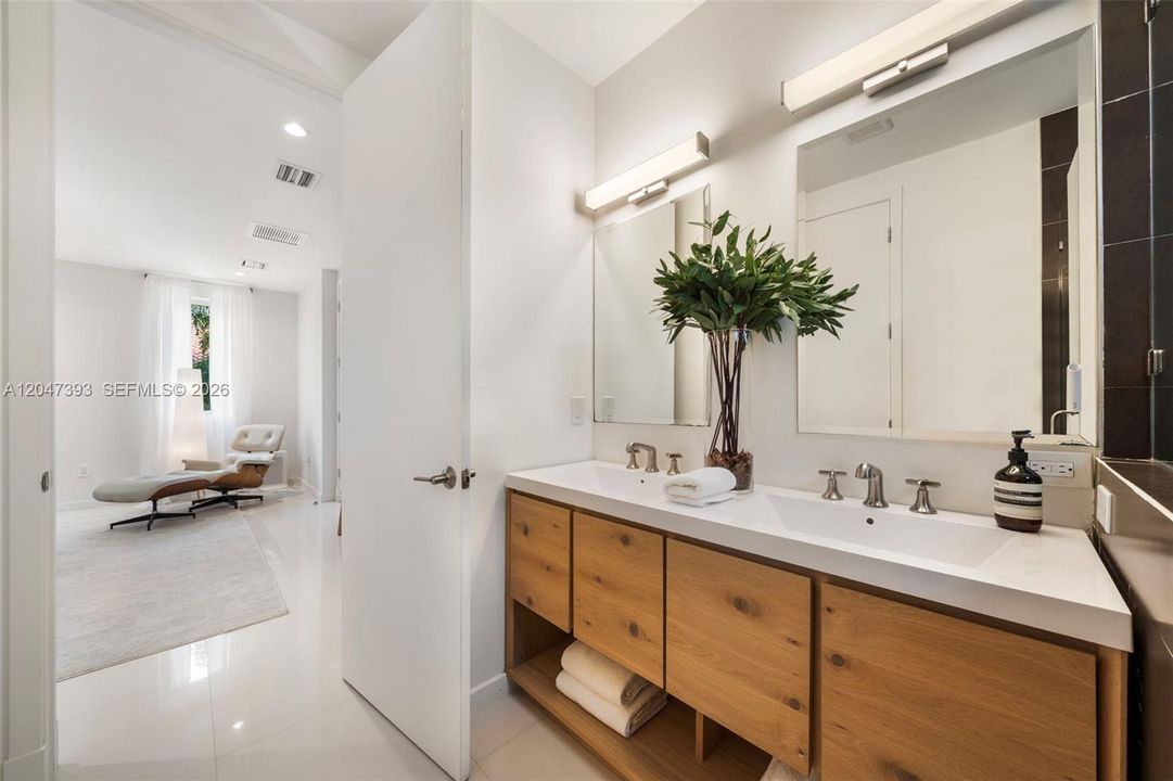 For Sale: $2,495,000 (3 beds, 4 baths, 2593 Square Feet)