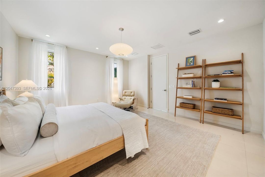 For Sale: $2,495,000 (3 beds, 4 baths, 2593 Square Feet)