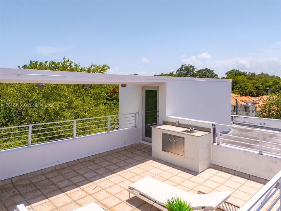 For Sale: $2,495,000 (3 beds, 4 baths, 2593 Square Feet)