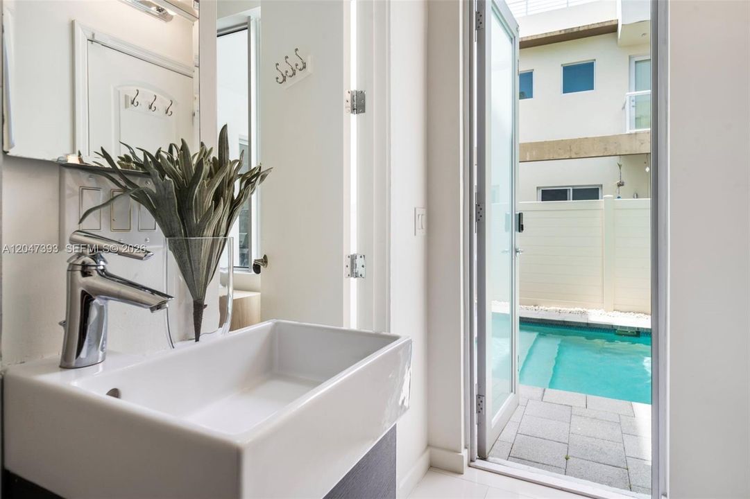 For Sale: $2,495,000 (3 beds, 4 baths, 2593 Square Feet)
