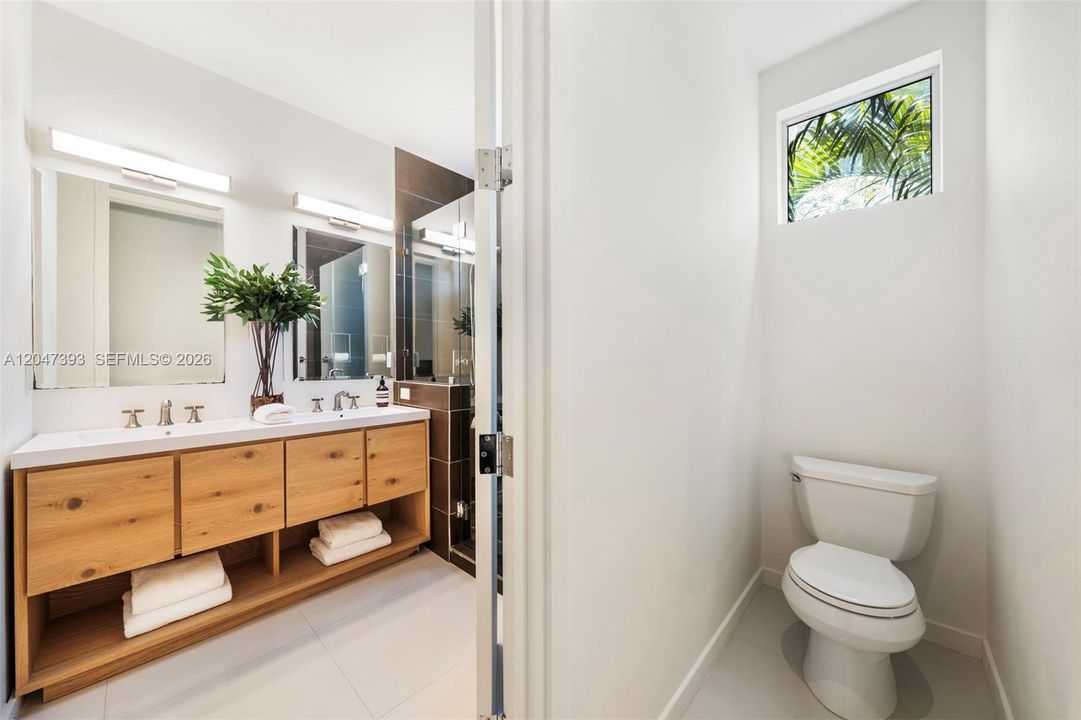 For Sale: $2,495,000 (3 beds, 4 baths, 2593 Square Feet)