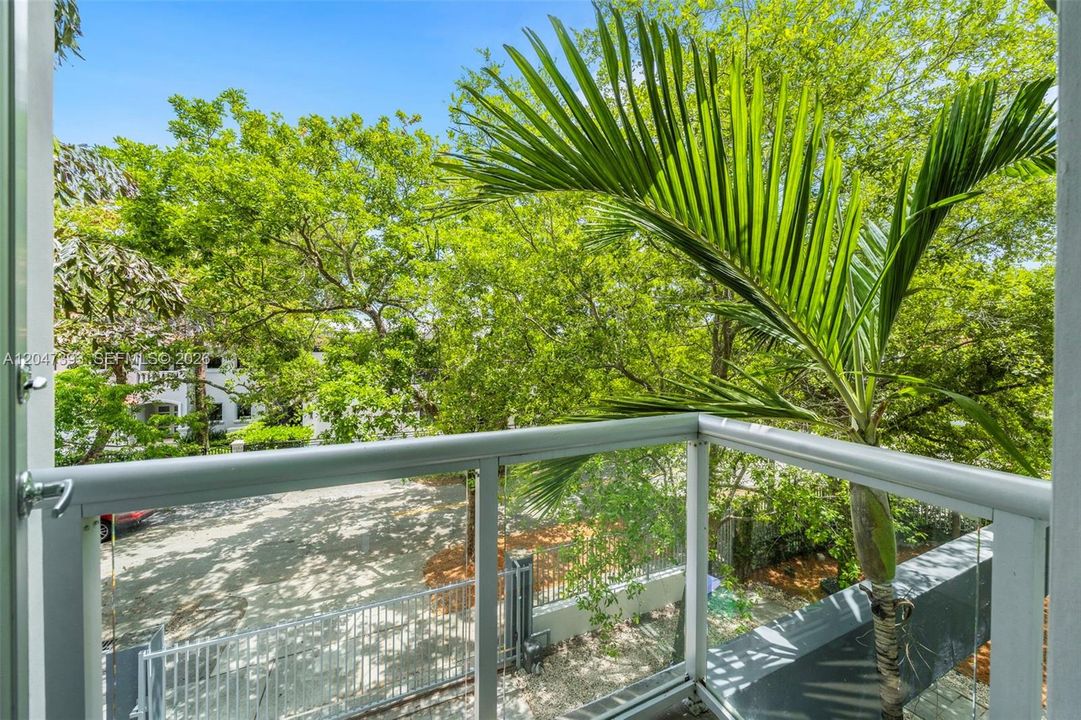 For Sale: $2,495,000 (3 beds, 4 baths, 2593 Square Feet)