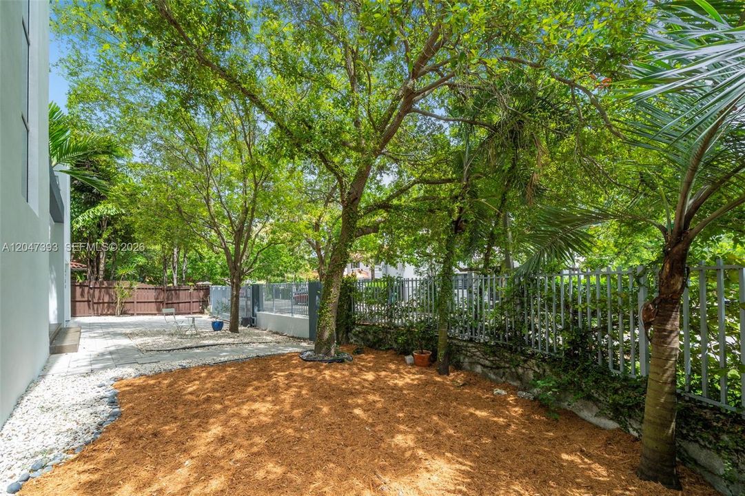 For Sale: $2,495,000 (3 beds, 4 baths, 2593 Square Feet)